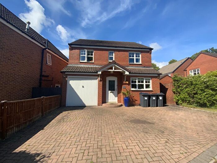 4 Bedroom Detached House For Sale In Larch Drive, Birmingham, B31