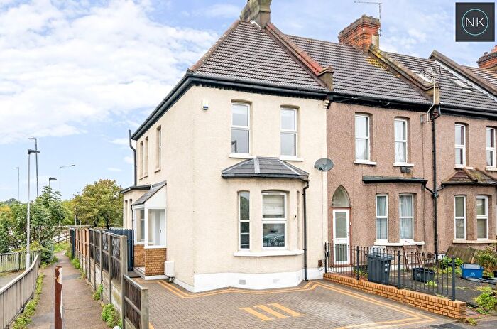 3 Bedroom End Of Terrace House To Rent In Grove Road, South Woodford, London, E18