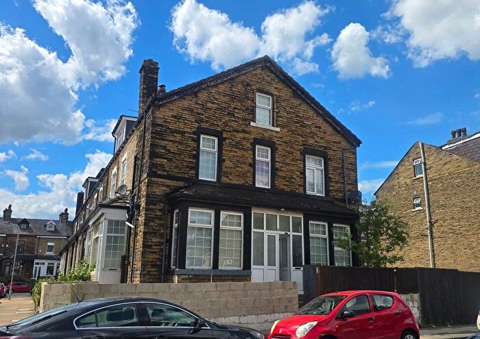 2 Bedroom Terraced House For Sale In Bridgwater Road, Bradford, BD9