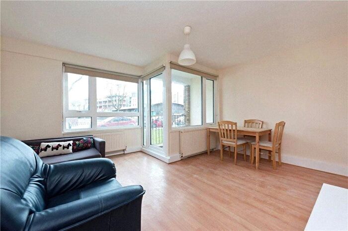 3 Bedroom Flat To Rent In Clarence Crescent, London, SW4