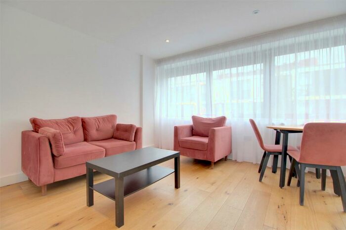 3 Bedroom Maisonette To Rent In Eastmead, Farnborough, GU14