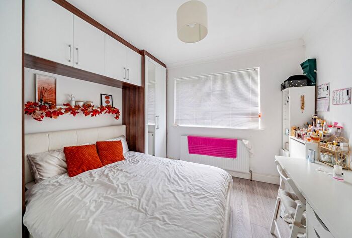 4 Bedroom Terraced House For Sale In St. Pauls Avenue, Harrow, HA3