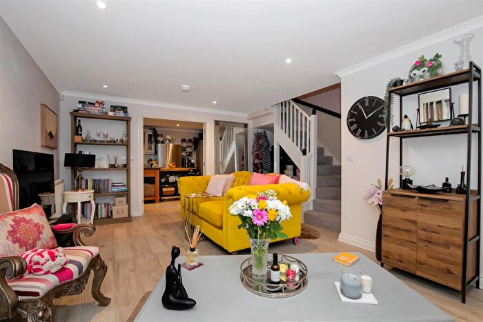 3 Bedroom Maisonette For Sale In Trescothick Close, Keynsham, BS31