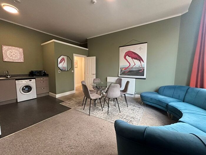 3 Bedroom Flat To Rent In First Avenue, Hove, BN3