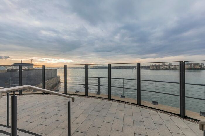 1 Bedroom Flat To Rent In Vantage Tower, Centenary Plaza, Southampton, SO19