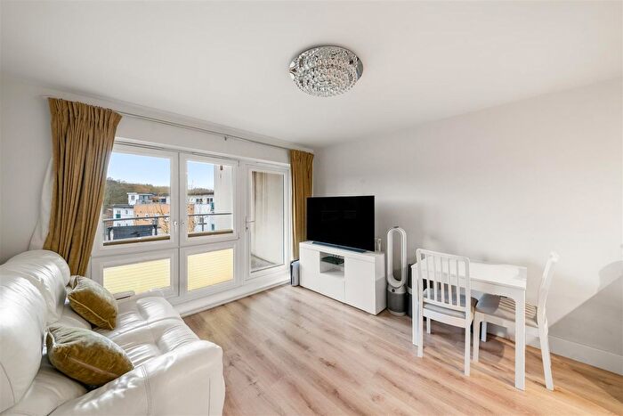 2 Bedroom Flat For Sale In Reservoir Road, Ruislip, HA4