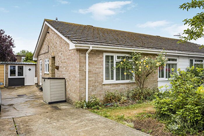 2 Bedroom Semi-Detached Bungalow For Sale In Quarry End, Begbroke, OX5