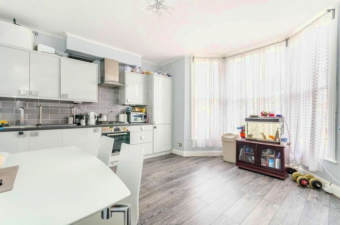 2 Bedroom Flat For Sale In Dowanhill Road, Catford, London, SE6