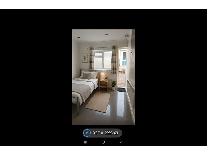 1 Bedroom Flat To Rent In Lampton Road, Hounslow, TW3