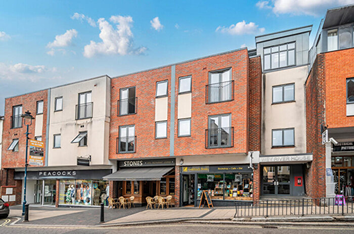 1 Bedroom Flat For Sale In High Street, Alton, Hampshire, GU34