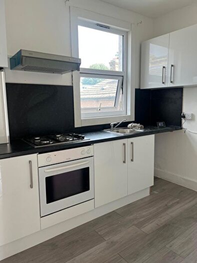 2 Bedroom Flat To Rent In Braemar Road, London, E13