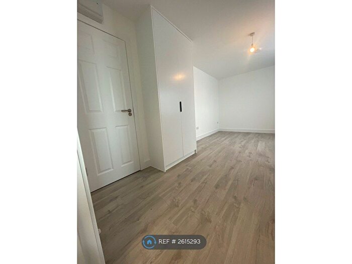 Studio To Rent In London, London, N13