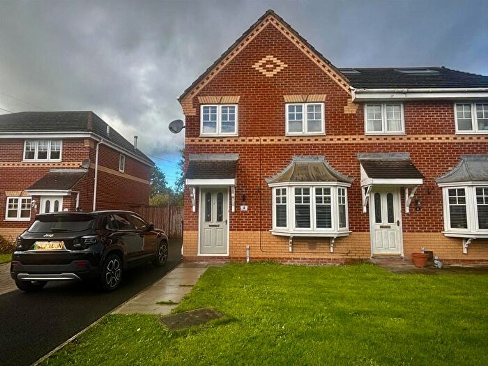 3 Bedroom Semi-Detached House To Rent In Woodburn Grove, Penwortham, Preston, PR1