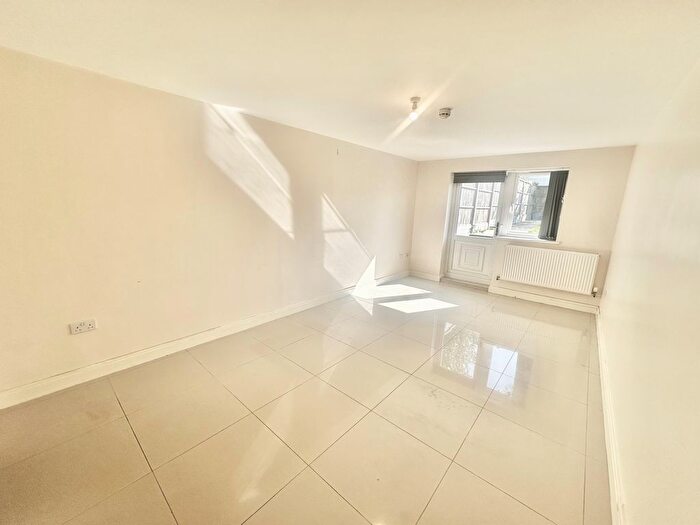 Property To Rent In Basildon Avenue, Ilford, IG5