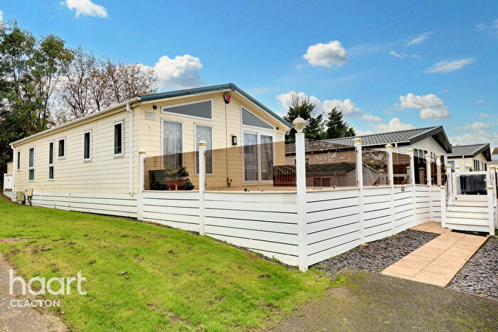 2 Bedroom Detached Bungalow For Sale In Streamview, Valley Farm Holiday Park, CO15