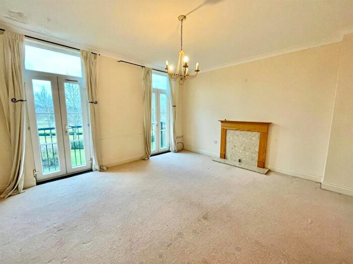 3 Bedroom Terraced House For Sale In Mosquito Way, Hatfield, AL10