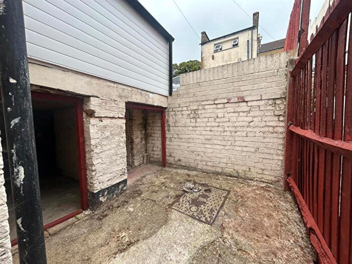 1 Bedroom Flat To Rent In St. Peter Street, Rochester, ME1