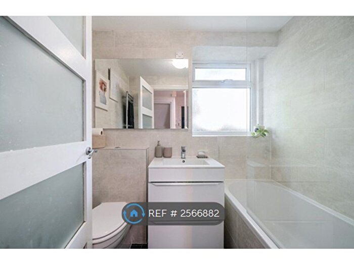 1 Bedroom Flat To Rent In Moreton Road, South Croydon, CR2