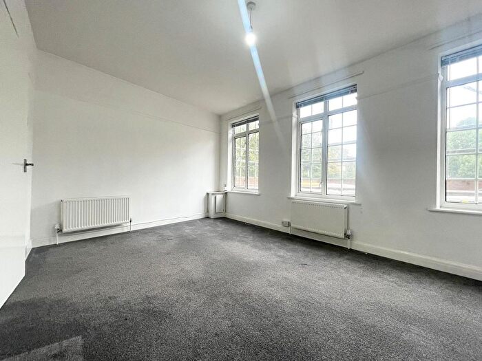 3 Bedroom Maisonette To Rent In Carlton Parade, Orpington, BR6