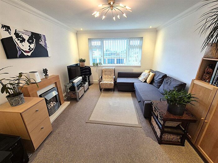 2 Bedroom Flat For Sale In Sea View Road, Parkstone, Poole, BH12
