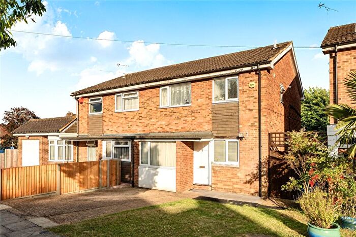 3 Bedroom Semi Detached House For Sale In Oakleigh Crescent, London, Greater London, N20