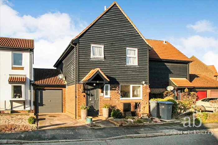 3 Bedroom Semi-Detached House To Rent In Carlford Close, Martlesham Heath, Ipswich, IP5