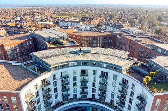 2 Bedroom Flat To Rent In The Heart, KT12