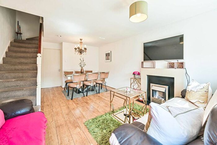 2 Bedroom House To Rent In Brancaster Drive, Mill Hill, London, NW7