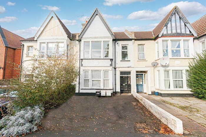 1 Bedroom Flat To Rent In Valkyrie Road, Westcliff-On-Sea, SS0