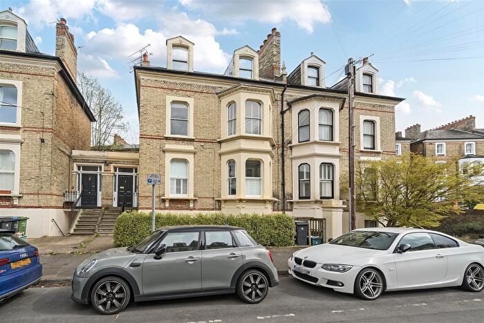 1 Bedroom Flat For Sale In North Road, Surbiton, KT6