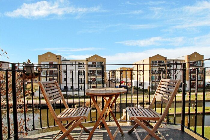 2 Bedroom Flat To Rent In Copperfield Road, Mile End, London, E3