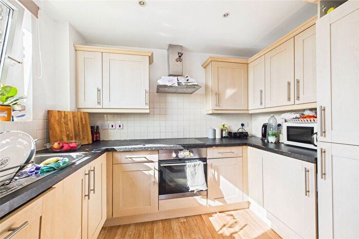1 Bedroom Flat To Rent In Tuns Lane, Slough, Berkshire, SL1