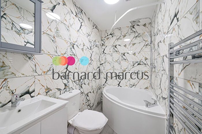 2 Bedroom Flat To Rent In Selhurst Road, London, SE25