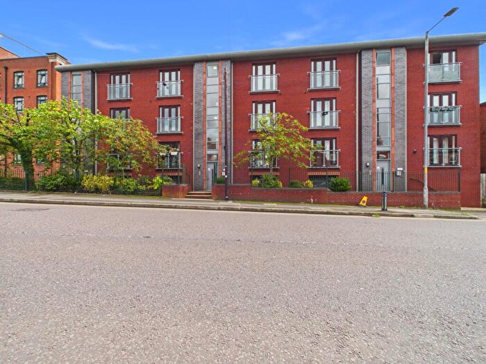 2 Bedroom Apartment For Sale In Mossley Road, Ashton-under-Lyne, Greater Manchester, OL6