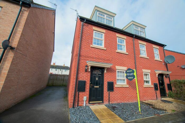 3 Bedroom Semi-Detached House To Rent In Boothferry Park Halt, Hull, HU4