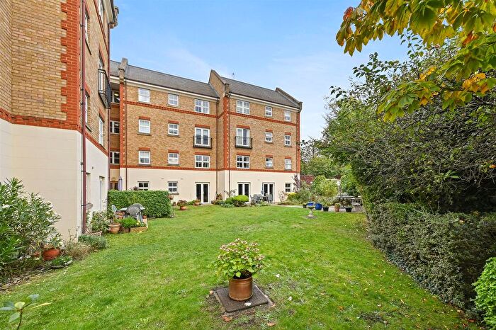 1 Bedroom Flat For Sale In Horn Lane, London, W3