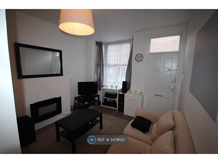 3 Bedroom End Of Terrace House To Rent In Birkin Avenue, Nottingham, NG7