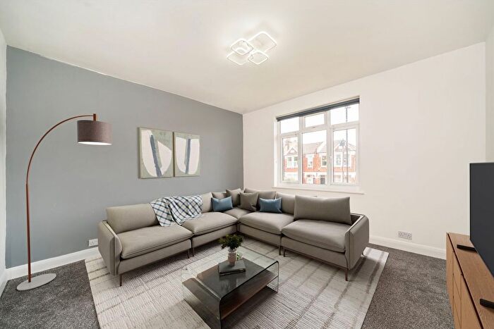2 Bedroom Flat To Rent In Faversham Road, Faversham Road, SE6