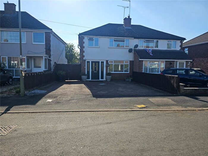 3 Bedroom Semi-Detached House For Sale In Manor Road, Banbury, United Kingdom, OX16