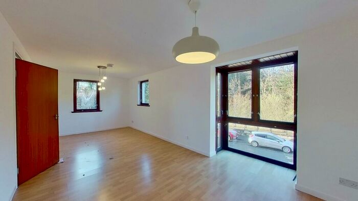 2 Bedroom Flat To Rent In Warriston Road, Edinburgh, Midlothian, EH7