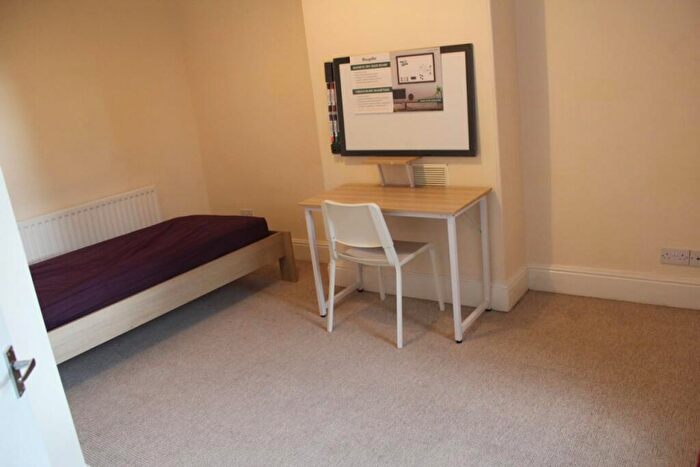 1 Bedroom Terraced House To Rent In Somerset Road, Huddersfield, HD5
