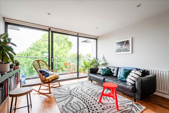 2 Bedroom Apartment To Rent In Acer Road, London, E8
