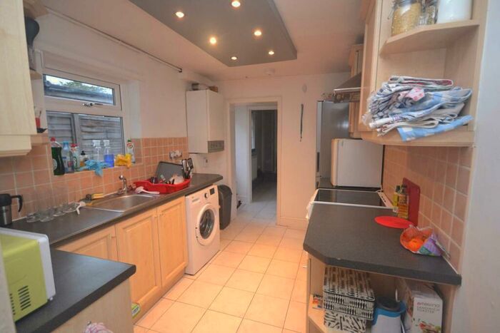 4 Bedroom Terraced House To Rent In De Beauvoir Road, Reading, RG1