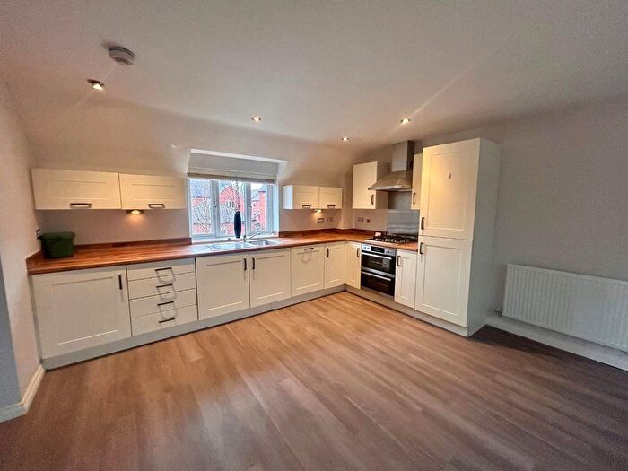 2 Bedroom Flat To Rent In Market Way, Henley-In-Arden, B95