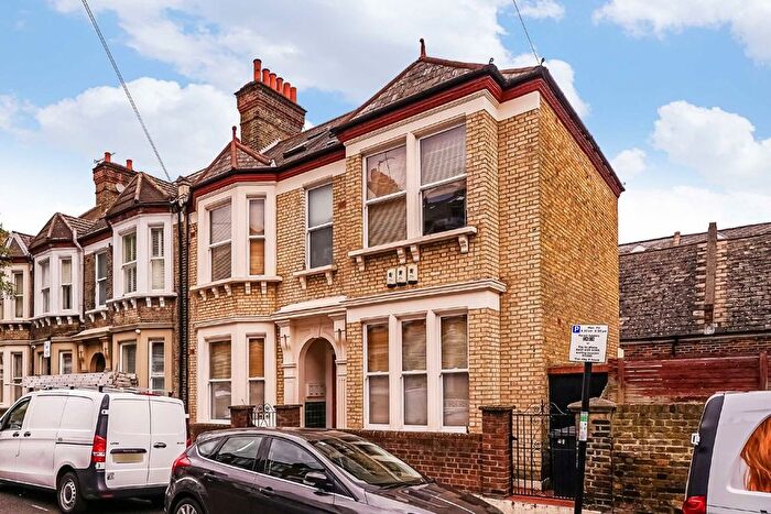 2 Bedroom Flat To Rent In Tremadoc Road, Clapham, SW4
