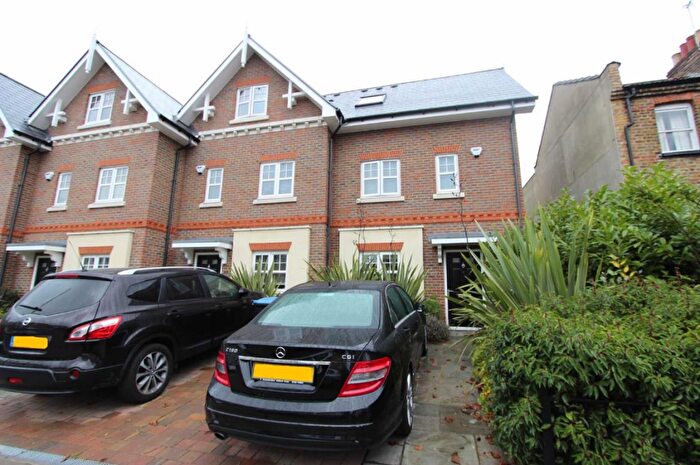 4 Bedroom House To Rent In Chelmsford Road, N14