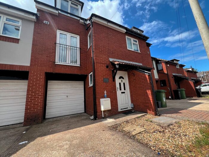 3 Bedroom Terraced House To Rent In Fourth Street, Portsmouth, PO1