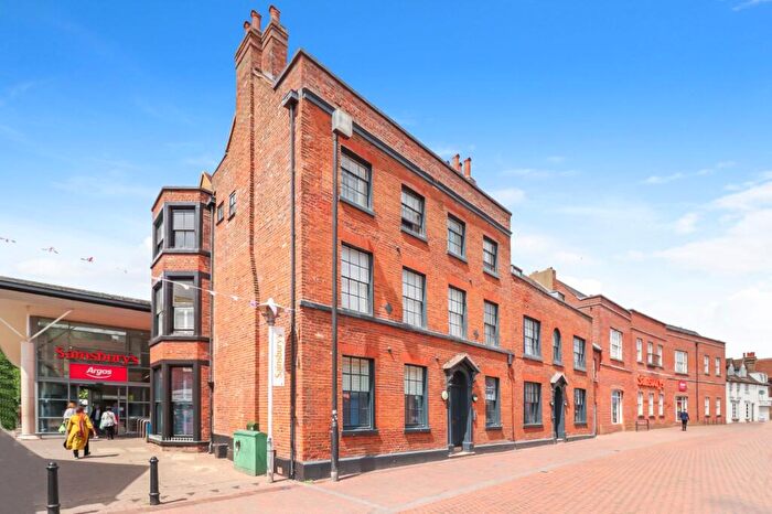 1 Bedroom Apartment To Rent In High Street, Chesham, Buckinghamshire, HP5