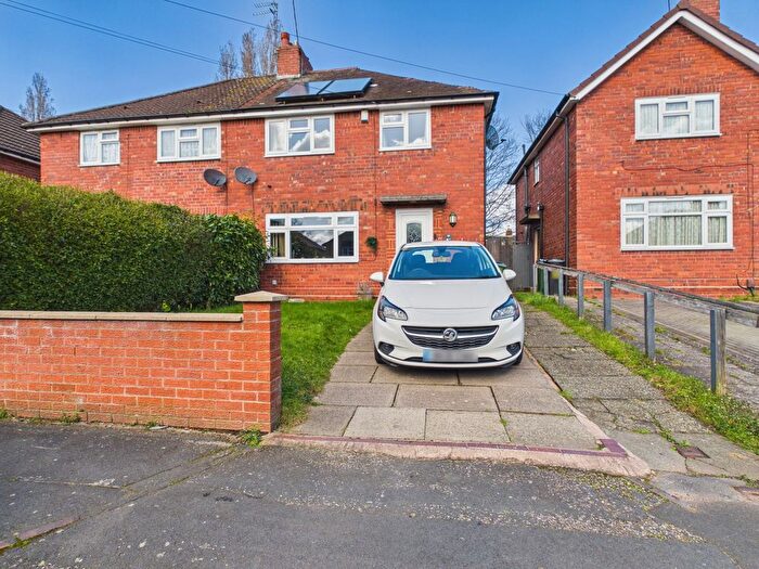 3 Bedroom Semi Detached House For Sale In Lincoln Road, West Bromwich, West Midlands, B71