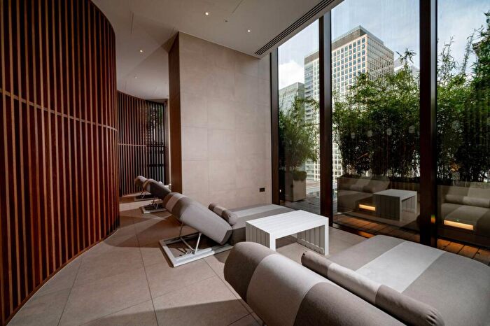 2 Bedroom Flat For Sale In South Quay Plaza, Canary Wharf, E14